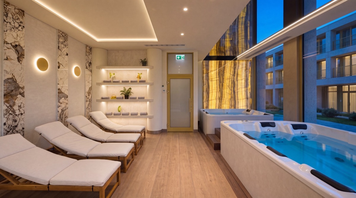 Jacuzzi nocą - PONTI Wellness